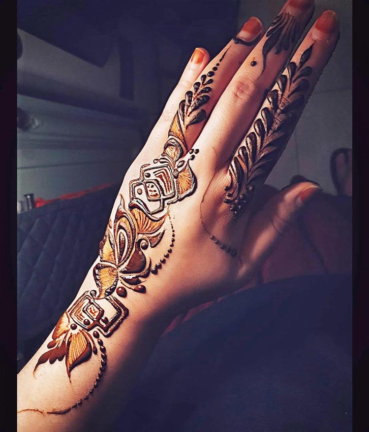 Gulf/khaleeji Henna design by @modest_henna | Instagram