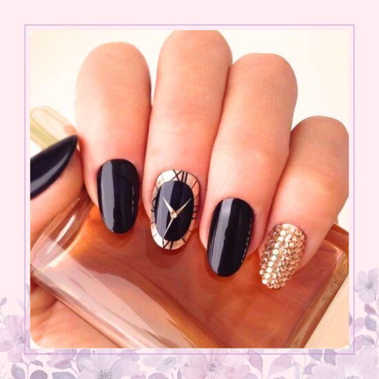 Black nails with clock design